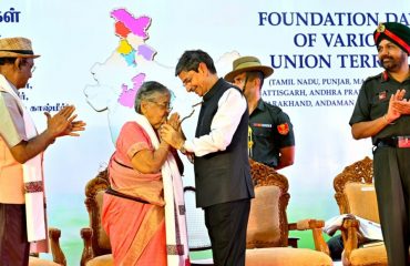 Thiru. R.N. Ravi, Hon'ble Governor of Tamil Nadu, felicitated Tmt. Lakshmi Krishnan(INA Veteran, Tamil Nadu),Lt Gen Karanbir Singh Brar( AVSM GOC, Dakshin Bharat Area, Chennai),Dr. C.K. Gariyali, I.A.S., (Retd.),(Former Principal Secretary to Governor),Dr. C.M.K. Reddy(President, All India Andhra Pradesh Federation),Thiru. Prem Prakash Bansal(President, Haryana Association),Thiru. V.C. Praveen(President,Confederation of Tamil Nadu Malayalee Association),Thiru. Deepak Mirza(President, Jammu & Kashmir Association),Thiru. K. Rajesh Rao(President, Karnataka Association),Thiru. Sardar Rajinder Singh Bhasin (President, Gurunanak Punjab Association),Thiru. Vijendra Singh(President, Uttarakhand Association),Dr. Swati Paliwal(Dean of Academics, Gurunanak College) and other eminent personalities of various States on the occasion of the Foundation Day Celebrations of various States and Union Territories of India at Raj Bhavan, Chennai - 04.11.2024.