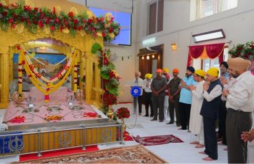 On the auspicious occasion of the Parkash Purab of Guru Nanak Dev Ji, Thiru. R.N. Ravi, Hon'ble Governor of Tamil Nadu joined other devotees in the Kirtans and paid obeisance at Sri Guru Nanak Sat Sangh Sabha, T. Nagar, Chennai - 15.11.2024.