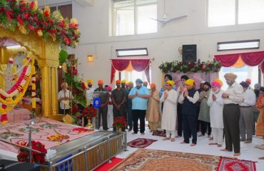 On the auspicious occasion of the Parkash Purab of Guru Nanak Dev Ji, Thiru. R.N. Ravi, Hon'ble Governor of Tamil Nadu joined other devotees in the Kirtans and paid obeisance at Sri Guru Nanak Sat Sangh Sabha, T. Nagar, Chennai - 15.11.2024.