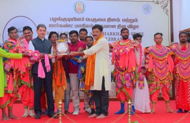 Thiru. R.N. Ravi, Hon'ble Governor of Tamil Nadu, witnessed the cultural performances Manbhum Chhau - Martial dance, Jharkhand, Karsa Dance- Traditional Dance of Oraon tribals, Jharkhand and Kurumba Dance of Toda Tribal, Nilgiri and felicitated the artist at the function held at 'Tribals' Pride Day and Jharkhand State Foundation Day' Celebration at Raj Bhavan's Bharathiar Mandapam, Chennai - 15.11.2024.