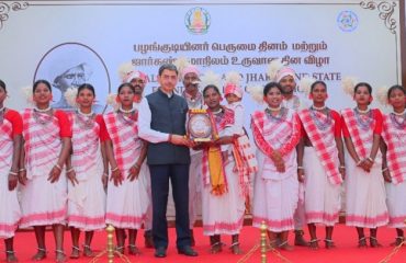 Thiru. R.N. Ravi, Hon'ble Governor of Tamil Nadu, witnessed the cultural performances Manbhum Chhau - Martial dance, Jharkhand, Karsa Dance- Traditional Dance of Oraon tribals, Jharkhand and Kurumba Dance of Toda Tribal, Nilgiri and felicitated the artist at the function held at 'Tribals' Pride Day and Jharkhand State Foundation Day' Celebration at Raj Bhavan's Bharathiar Mandapam, Chennai - 15.11.2024.