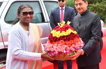 Smt. Droupadi Murmu, Hon'ble President of India, was warmly received by Thiru. R.N. Ravi, Hon'ble Governor of Tamil Nadu, at Raj Bhavan, Udhagamandalam, Nilgiris District - 27.11.2024. The Hon'ble President is on a four-day tour to Tamil Nadu.
