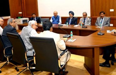 Thiru. R.N. Ravi, Hon'ble Governor of Tamil Nadu, met with the members of National Security Advisory Board (NSAB) and discussed about the National security issues at Raj Bhavan, Chennai - 04.12.2024.