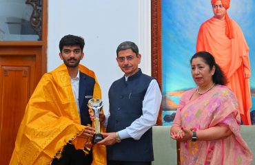 Thiru. R.N. Ravi, Hon'ble Governor of Tamil Nadu and the First Lady of Tamil Nadu Tmt. Laxmi Ravi, while felicitating Grandmaster D. Gukesh for winning the prestigious title of World Chess Champion - 2024 at Raj Bhavan, Chennai on 19.12.2024, celebrated his achievement of bringing the World Chess Championship to India after 11 years, making every Indian immensely proud. He wished the chess prodigy continued success and winning more laurels for the nation in the future. Hon'ble Governor also felicitated the proud parents of Grandmaster D. Gukesh.