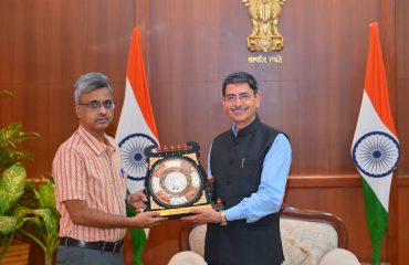 Thiru. R.N. Ravi, Hon'ble Governor of Tamil Nadu, felicitated Sahitya Akademi Award winner Prof. A. R. Venkatachalapathy at Raj Bhavan and congratulated him on his outstanding contributions to Indian history and literature at Raj Bhavan, Chennai - 21.12.2024.