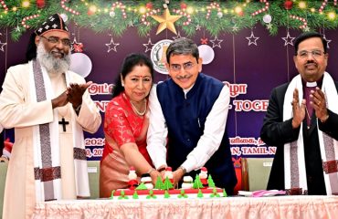 Thiru. R.N. Ravi, Hon'ble Governor of Tamil Nadu and Tmt. Laxmi Ravi, First Lady of Tamil Nadu, cut the Christmas Cake at 'The Advent Christmas Get-Together' held at Raj Bhavan, Chennai on 20.12.2024. Most Right Reverend Gregorios Mar Stephanos Episcopa, Bishop Sebastian Pozholiparampil, Reverend Dr. E.D. Yesurathinam and other dignitaries were present.