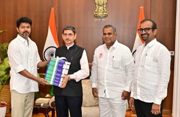 Thiru.R.N.Ravi, Hon'ble Governor of Tamil Nadu, presented books on 'Compilation of Bharathiar Kavithaigal' to Thiru.Vijay, President, Tamilaga Vettri Kazhagam, at Raj Bhavan, Chennai on 28.12.2024.