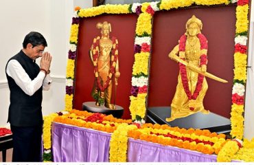 Thiru. R.N.Ravi, Hon’ble Governor of Tamil Nadu, paid floral tribute to the portraits of Veeramangai Velu Nachiyar and Veerapandia Kattabomman on the occasion of their birth anniversary at Raj Bhavan, Chennai - 03.01.2025.