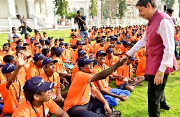 Thiru. R.N.Ravi, Hon’ble Governor of Tamil Nadu, interacted with 5000 school children and flagged off their visit to VGP Universal Kingdom theme park, an initiative of Rajasthan Youth Assotiation (NGO), at Raj Bhavan, Chennai on 05.01.2025. Hon’ble Governor presented 'Exam Warrior,' book authored by Thiru. Narendra Modi, Hon’ble Prime Minister of India, to all of them as a lifetime guide.