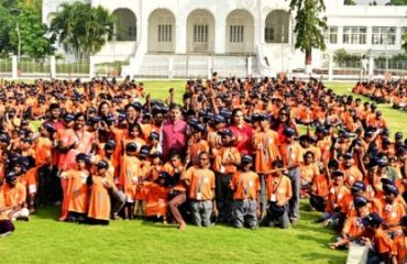 Thiru. R.N.Ravi, Hon’ble Governor of Tamil Nadu, interacted with 5000 school children and flagged off their visit to VGP Universal Kingdom theme park, an initiative of Rajasthan Youth Assotiation (NGO), at Raj Bhavan, Chennai on 05.01.2025. Hon’ble Governor presented 'Exam Warrior,' book authored by Thiru. Narendra Modi, Hon’ble Prime Minister of India, to all of them as a lifetime guide.