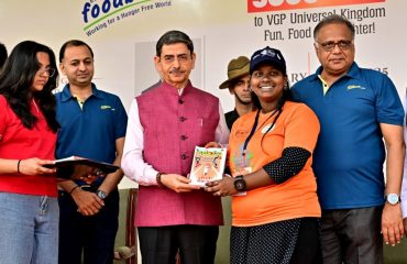 Thiru. R.N.Ravi, Hon’ble Governor of Tamil Nadu, interacted with 5000 school children, presenting them with copies of 'Exam Warrior', authored by Thiru. Narendra Modi, Hon’ble Prime Minister of India, as a lifetime guide during the flagging-off for their trip to VGP Universal Kingdom, organized by the RYA Metro Food Bank at Raj Bhavan, Chennai - 05.01.2025.