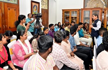 Thiru. R.N. Ravi, Hon'ble Governor of Tamil Nadu, interacted with the Tamil Nadu State contingent of Viksit Bharat Young Leaders, on the celebration of National Youth Festival-2025, at Raj Bhavan, Chennai on 07.01.2025.