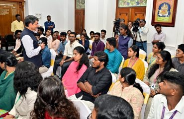 Thiru. R.N. Ravi, Hon'ble Governor of Tamil Nadu, interacted with the Tamil Nadu State contingent of Viksit Bharat Young Leaders, on the celebration of National Youth Festival-2025, at Raj Bhavan, Chennai on 07.01.2025.