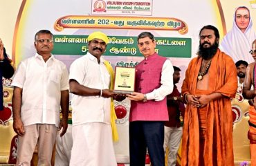 Thiru. R.N.Ravi, Hon'ble Governor of Tamil Nadu, participated as chief guest and presented the Jeevakarunya Service awards to the awardees at the 202nd birth anniversary of Thiruvarutprakasa Vallalar and 5th anniversary of Vallalarin Vivegam Foundation celebrations held at K.A.P. Kalyana Mandapam, Hosur, Krishnagiri district - 13.01.2025.