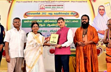 Thiru. R.N.Ravi, Hon'ble Governor of Tamil Nadu, participated as chief guest and presented the Jeevakarunya Service awards to the awardees at the 202nd birth anniversary of Thiruvarutprakasa Vallalar and 5th anniversary of Vallalarin Vivegam Foundation celebrations held at K.A.P. Kalyana Mandapam, Hosur, Krishnagiri district - 13.01.2025.