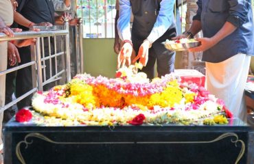 Thiru. R.N. Ravi, Hon'ble Governor of Tamil Nadu, paid floral tributes to Dhavathiru Sri La Sri A.S. Swamy Sahajanandhar Adigalar at his Samadhi on the occasion of his 135th birth anniversary, at Nandhanar Madam, Omakkulam, Chidhambaram - 27.01.2025.