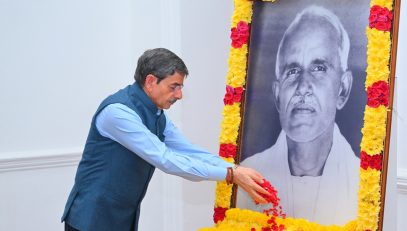 Thiru.R.N.Ravi, Hon'ble Governor of Tamil Nadu, paid floral tributes to Omandur Ramaswamy Reddiyar on his birth anniversary at Raj Bhavan, Chennai - 01.02.2025.