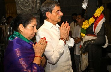 On the auspicious occasion of Thaipoosam, Thiru. R.N.Ravi, Hon’ble Governor of Tamil Nadu and Tmt. Laxmi Ravi, First Lady of Tamil Nadu, had a soulful darshan of Lord Murugan at Arulmigu Vadapalani Andavar Temple in Chennai - 11.02.2025. Hon’ble Governor prayed for the happiness, prosperity and well-being of the people of Tamil Nadu and for the glory of Bharat Mata.