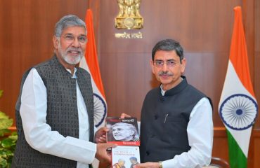 Thiru Kailash Satyarthi, Nobel Laureate, called on Thiru. R.N.Ravi, Hon'ble Governor of Tamil Nadu, at Raj Bhavan, Chennai - 12.02.2025. They had an insightful discussion over wide range of issues.