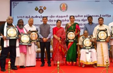 Thiru. R.N.Ravi, Hon'ble Governor of Tamil Nadu felicitated the distinguished persons from Tamil Nadu who are conferred with Padma Awards - 2025 at Bharathiar Mandapam, Raj Bhavan, Chennai on 15.02.2025. Padma Shri Dr.Nalli Kuppuswami Chetti (Padma Bhushan Award for Trade and Industry), Padma Shri Ms.Shobana Chandrakumar (Padma Bhushan Award for Art), Thiru.Lakshmipathy Ramasubbaiyer, (Padma Shri Award for Literature and Education- Journalism), Thiru.Guruvayur Dorai (Padma Shri Award for Art), Thiru.M.D.Srinivas (Padma Shri Award for Science and Engineering), Thiru.K.Damodaran (Padma Shri Award for Culinary), Thiru. Radhakrishnan Devasenapathy (Padma Shri Award for Art), Thiru.Purisai Kannappa Sambandan (Padma Shri Award for Art), Thiru.Velu Asan (Padma Shri Award for Art), parents of Thiru.R.Ashwin (Padma Shri Award for Sports) on his behalf were felicitated during the function. Tmt. Laxmi Ravi, First Lady of Tamil Nadu, was present.