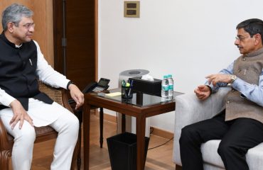 Thiru. R.N.Ravi, Hon’ble Governor of Tamil Nadu called on Thiru. Ashwini Vaishnaw, Hon’ble Minister for Railways, Govt. of India at New Delhi and discussed on progress of various ongoing projects in the State Tamil Nadu - 24.02.2025