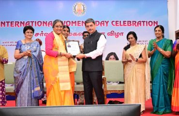 Thiru.R.N.Ravi, Hon'ble Governor of Tamil Nadu, felicitated Tmt. Vadivukkarasi, renowned actress along with Brigadier Ms. K.Muthulakshmi, INA veteran, Tmt. Padma Venkataraman, social activist, Tmt. Naina Shah, President, National Association of Soroptimist International – India, Dr. Vijayalakshmy, Former HoD, Medical Sciences, NIEPMD, Chennai, Tmt. Sridevi, Eco mom Natural & Herbal Traders, Tmt. Amala, Auto Driver, Tmt. Jayanti, private crematorium staff, Ms.Aaliiyaa H. Jarriwala, Dr.Sujatha Pugazhendi, Dr.V.R.Devika, Dr.Vijayalakshmy, Ms.Erinda Shah, Mrs. Evelyn Stephen,Tmt. Jayanti, Ms. Krithika Kumar Quintal, Dr. Mahalakshmi Winfred, Ms.Meena Dadha, Ms. Hema Vijayakumar, Ms.R.Sridevi , Tmt. Uma Murali, Tmt. Vijaya Mahadevan, Ms,Vinolee Ramalingam, Dr. Haripriya Aravind, Dr.Sushila Menon Gopinath, Dgnd Dr. Vijaya Bharathi Rangarajan, Ms. Annapoorani ,Tmt. Kanimozhi, Tmt. Arthi Ganesh, Tmt. Kalaivani Suresh, Tmt Chellama, Tmt Ananthi,Tmt Balguni,Tmt Selvi,Tmt Kamatchi the eminent women achievers from various fields at the International Women’s Day celebration held at Raj Bhavan, Chennai - 07.03.2025.