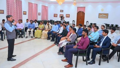 Thiru.R.N.Ravi, Hon'ble Governor of Tamil Nadu, interacted and shared the valuable insights with the students cleared the UPSC Main Examination and going to attend the personality test at Raj Bhavan, Chennai - 10.03.2025.