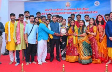 Thiru. R.N. Ravi, Hon'ble Governor of Tamil Nadu felicitated the eminent personalities from Bihar State and cultural artistes who performed enthralling cultural performances during the Bihar State Foundation Day Celebration organised at Raj Bhavan, Chennai - 22.03.2025