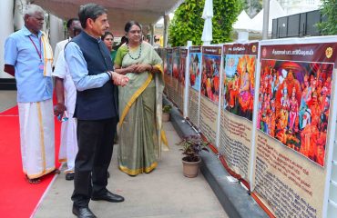 Thiru. R.N.Ravi, Hon'ble Governor of Tamil Nadu visited the Exhibition of ‘Kambaramayana Scenes’ organised by Thiruvannamalai Kamban Iyakkam on the occasion of 'Kamba Chiththiram Vizha - A Celebration of Kambar and Raman' at Bharathiar Mandapam, Raj Bhavan, Chennai - 05.04.2025.
