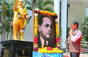 Thiru.R.N.Ravi, Hon'ble Governor of Tamil Nadu paid floral tributes to the portrait of Bharat Ratna Dr. B.R. Ambedkar on his birth anniversary at Dr. B.R. Ambedkar statue, Raj Bhavan, Chennai - 14.04.2025.