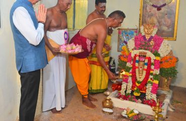 Thiru. R.N.Ravi, Hon'ble Governor of Tamil Nadu visited Kamban Arut Koil and paid floral tributes to Kavichakravarthy Kamban and offered his sincere prayers at Kamban Temple, Nattarasankottai, Sivaganga District - 12.04.2025