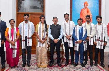 Thiru. R.N.Ravi, Hon'ble Governor of Tamil Nadu felicitated the candidates who have cleared the UPSC examination for the year 2024. The candidates have attended the Interview Guidance Session of Hon'ble Governor of Tamil Nadu held at Raj Bhavan, Chennai, on March 2025 at Annapoorna Hall, Raj Bhavan, Chennai - 24.04.2025