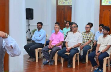 Thiru. R.N.Ravi, Hon'ble Governor of Tamil Nadu interacted with the students of Ethics & Constitution Commission 2024-25 from IIT-Madras at Raj Bhavan, Chennai on 02.05.2025.