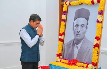 Thiru. R.N.Ravi, Hon'ble Governor of Tamil Nadu paid floral tributes to the portrait of great son of Maa Bharati, Swatantraya Veer Vinayak Damodar Savarkar on his birth anniversary at Raj Bhavan, Chennai - 28.05.2025.