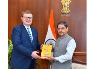 Mr. Aliaksandr Matsukou, Counsul General of the Republic of Belarus in Mumbai called on Thiru. R.N.Ravi, Hon'ble Governor of Tamil Nadu at Raj Bhavan, Chennai on 12.06.2025.