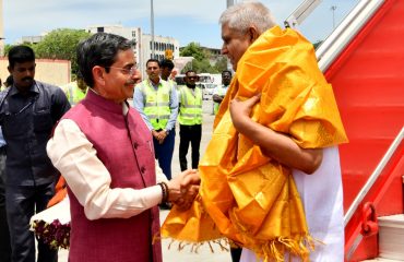 Thiru. Jagdeep Dhankhar, Hon’ble Vice President of India, was warmly welcomed by Thiru.R.N.Ravi, Hon’ble Governor of Tamil Nadu, at Chennai Airport - 15.06.2025.