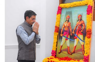 Thiru. R.N.Ravi, Hon'ble Governor of Tamil Nadu paid floral tributes to the Freedom Fighters Marudhu Brothers on commemoration of Jambudweep Proclamation Day at Raj Bhavan, Chennai - 16.06.2025.