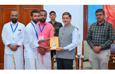 Thiru. R.N.Ravi, Hon'ble Governor of Tamil Nadu presided over and interacted with 22 students of Banaras Hindu University (BHU), Varanasi, Uttar Pradesh at valedictory program of 'Tamil Nadu Darshan 2.0' at Raj Bhavan, Chennai - 20.06.2025. An initiative of Raj Bhavan to promote Tamil among the youth with non Tamil mother tongues including incentives to North Indian students' visit to Tamil Nadu for immersive experience in Tamil language and culture. Students with Hindi mother tongue amazingly experienced conversing with ease in Tamil at their interaction with Governor. Governor hailed their linguistic prowess and distributed them Thirukkural Book (Hindi Translation). Governor encouraged them to pursue higher studies in Tamil literature in Tamil Nadu and offered needed fellowship.