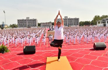 Thiru R.N. Ravi, Hon'ble Governor of Tamil Nadu, along with over 10,000 yoga enthusiasts, energetic youth, and school students, participated in the 11th International Day of Yoga at the Velammal Global School Ground, Velammal Village, Madurai District, on 21.06.2025. The celebration highlighted Bharat’s timeless tradition of yoga as a path to holistic health and as a vital link between individual well-being and planetary harmony. Governor Ravi demonstrated key yoga practices and shared deeper insights with the participants. He urged the youth to embrace yoga as a lifelong companion on their journey toward personal growth and excellence.