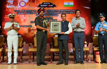 Thiru. R.N.Ravi, Hon'ble Governor of Tamil Nadu felicitated the Heads of Armed forces, Personnel of the Armed Forces of Operation Sindoor, Representatives of Defence Industry Association and Confederation of Indian Industry at the ' Civil reception to honour the brave personnel of the Armed Forces for their extraordinary success in Operation Sindoor' at IIT – Madras, Research Park, Chennai - 22.06.2025.