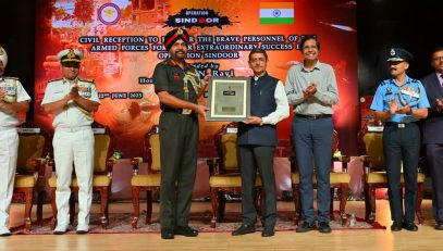 Thiru. R.N.Ravi, Hon'ble Governor of Tamil Nadu felicitated the Heads of Armed forces, Personnel of the Armed Forces of Operation Sindoor, Representatives of Defence Industry Association and Confederation of Indian Industry at the ' Civil reception to honour the brave personnel of the Armed Forces for their extraordinary success in Operation Sindoor' at IIT – Madras, Research Park, Chennai - 22.06.2025.