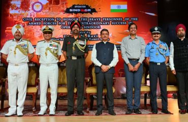 Thiru. R.N.Ravi, Hon'ble Governor of Tamil Nadu felicitated the Heads of Armed forces, Personnel of the Armed Forces of Operation Sindoor, Representatives of Defence Industry Association and Confederation of Indian Industry at the ' Civil reception to honour the brave personnel of the Armed Forces for their extraordinary success in Operation Sindoor' at IIT – Madras, Research Park, Chennai - 22.06.2025.