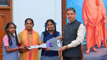 Thiru. R.N.Ravi, Hon'ble Governor of Tamil Nadu handed over the new Auto Rickshaw to Tmt. Amala, Women Auto driver who drives a rental Auto Rickshaw in Chennai to support her family and livelihood at Raj Bhavan, Chennai - 27.06.2025.