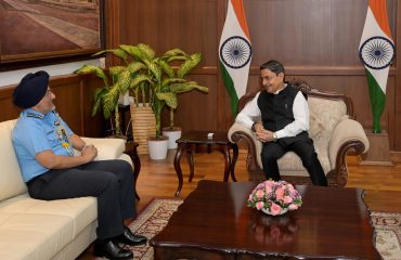 Air Marshal Tejinder Singh,AVSM,VM, Air Officer Commanding-in-Chief, Training command, called on Thiru.R.N.Ravi, Hon'ble Governor of Tamil Nadu, at Raj Bhavan, Chennai - 12.08.2025.