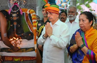 On the auspicious occasion of Vinayagar Chaturthi, Governor Thiru R. N. Ravi and First Lady Tmt. Laxmi Ravi with family members joined countless devotees for a soulful darshan of Lord Vinayagar at Arulmigu Sri Varasakthi Vinayagar Temple, Nesapakkam, Chennai - 27.08.2025. Governor Ravi prayed for the happiness and well-being of the brothers and sisters of Tamil Nadu and for the prosperity of Bharat.