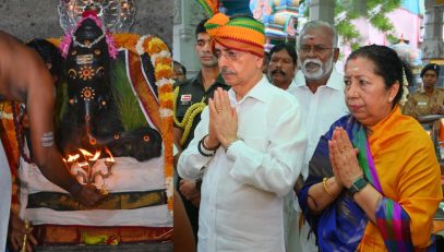 On the auspicious occasion of Vinayagar Chaturthi, Governor Thiru R. N. Ravi and First Lady Tmt. Laxmi Ravi with family members joined countless devotees for a soulful darshan of Lord Vinayagar at Arulmigu Sri Varasakthi Vinayagar Temple, Nesapakkam, Chennai - 27.08.2025. Governor Ravi prayed for the happiness and well-being of the brothers and sisters of Tamil Nadu and for the prosperity of Bharat.