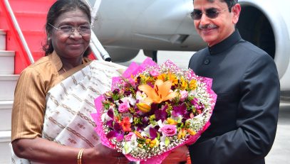 Thiru. R.N.Ravi, Hon'ble Governor of Tamil Nadu, warmly received Tmt. Droupadi Murmu, Hon'ble President of India at Chennai International Airport, Chennai - 02.09.2025.