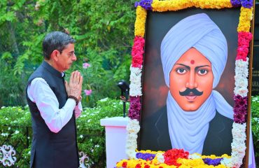 Thiru.R.N.Ravi, Hon’ble Governor of Tamil Nadu, paid floral tribute to Mahakavi Subramaniya Bharathiyar on his death anniversary at Raj Bhavan, Chennai - 11.09.2025. Non-Tamil students from Gauhati University, Assam pursuing Tamil language studies sponsored by Raj Bhavan, Tamil Nadu also joined Hon'ble Governor in floral tributes to Mahakavi Subramaniya Bharathi on his death anniversary. The students are on a week-long 'Tamil Nadu Darshan' programme organized by Raj Bhavan to promote the Tamil language and culture.