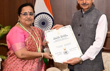 Thiru. R.N. Ravi, Hon'ble Governor of Tamil Nadu felicitated Dr. Revathy Parameswaran and Tmt. V. Vijayalakshmi, recipients of National Teachers Award for the year 2025 from Tamil Nadu, at Raj Bhavan, Chennai - 10.09.2025.