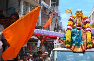 Thiru.R.N.Ravi, Hon'ble Governor of Tamil Nadu offered prayers at Sri Chenna Kesava Perumal temple and flagged off the five days procession of thousands of devotees carrying 'Thirumalai Thirukudai and the holy Perumal Feet' to Thirumala at Sri Chenna Kesava Perumal Temple, Chennai - 17.09.2025